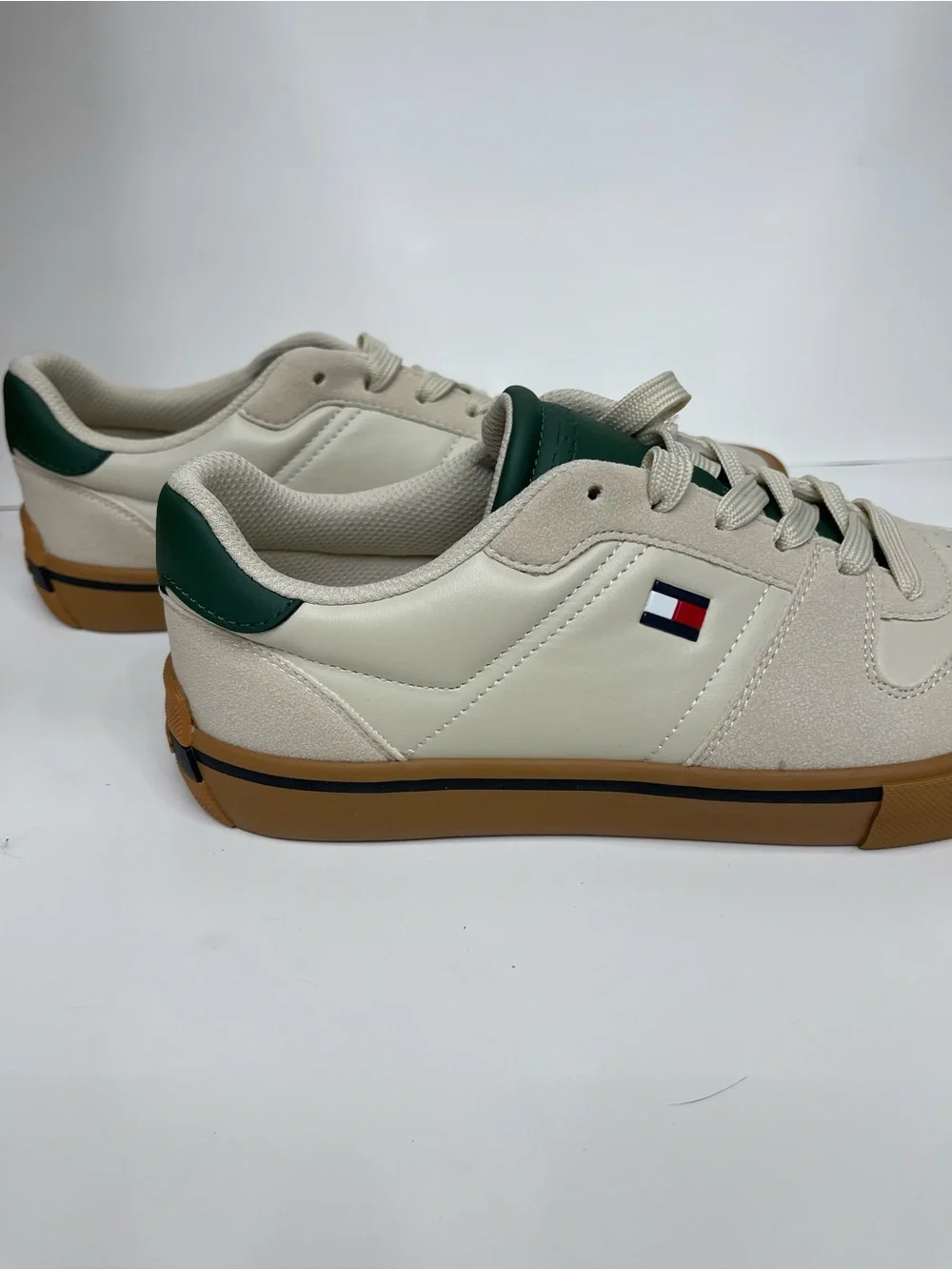NEW Tommy Hilfiger Renchal Off White Green Classic Sneakers 7.5M